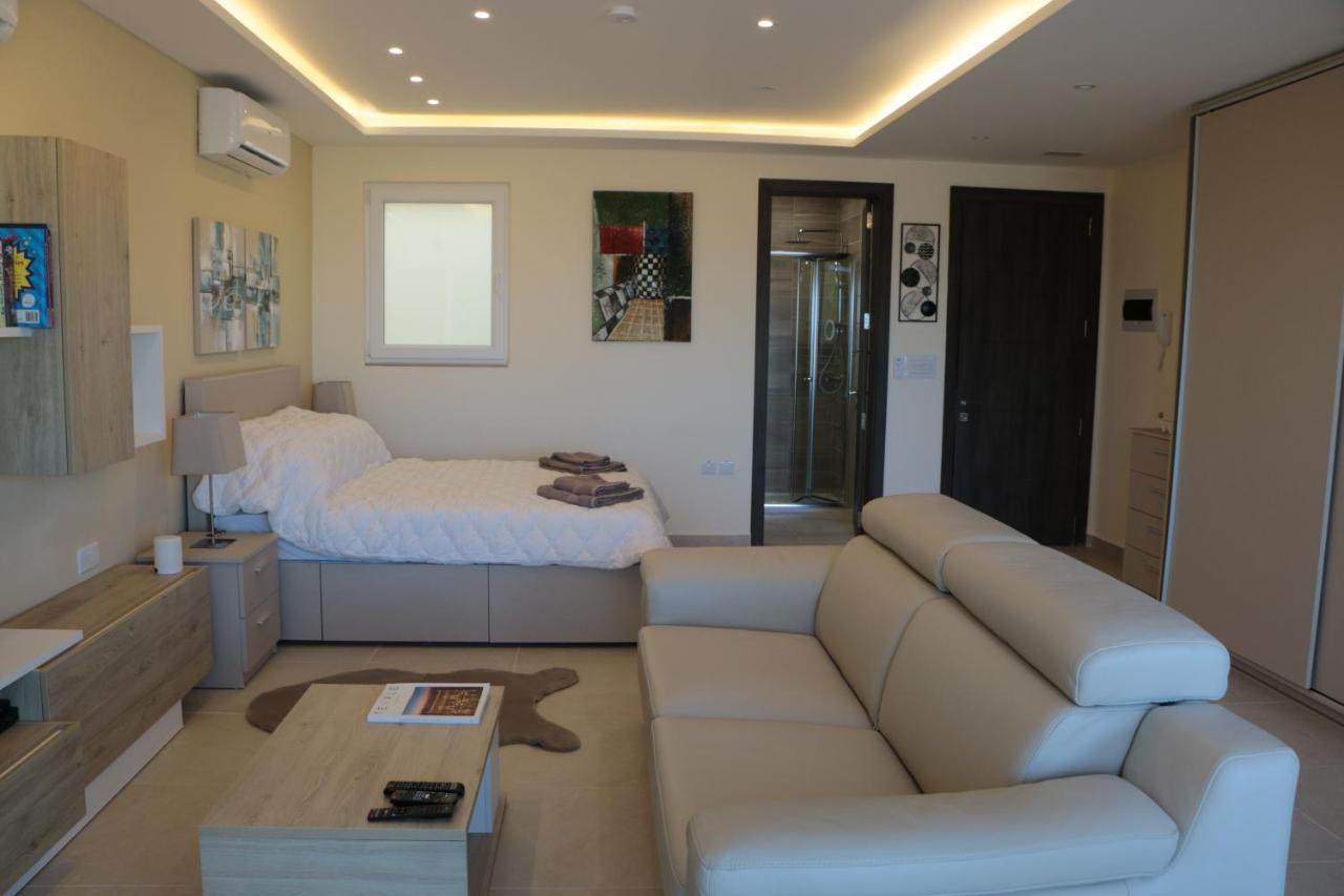Wileg 4A Luxury Studio Apartment With Shared Swimming Pool. Qala 외부 사진